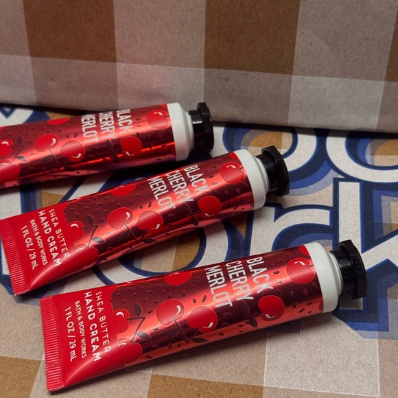 NEW B&BW (3) Black Cherry Merlot 1 fl oz Hand Creams - Picture 3 of 3
